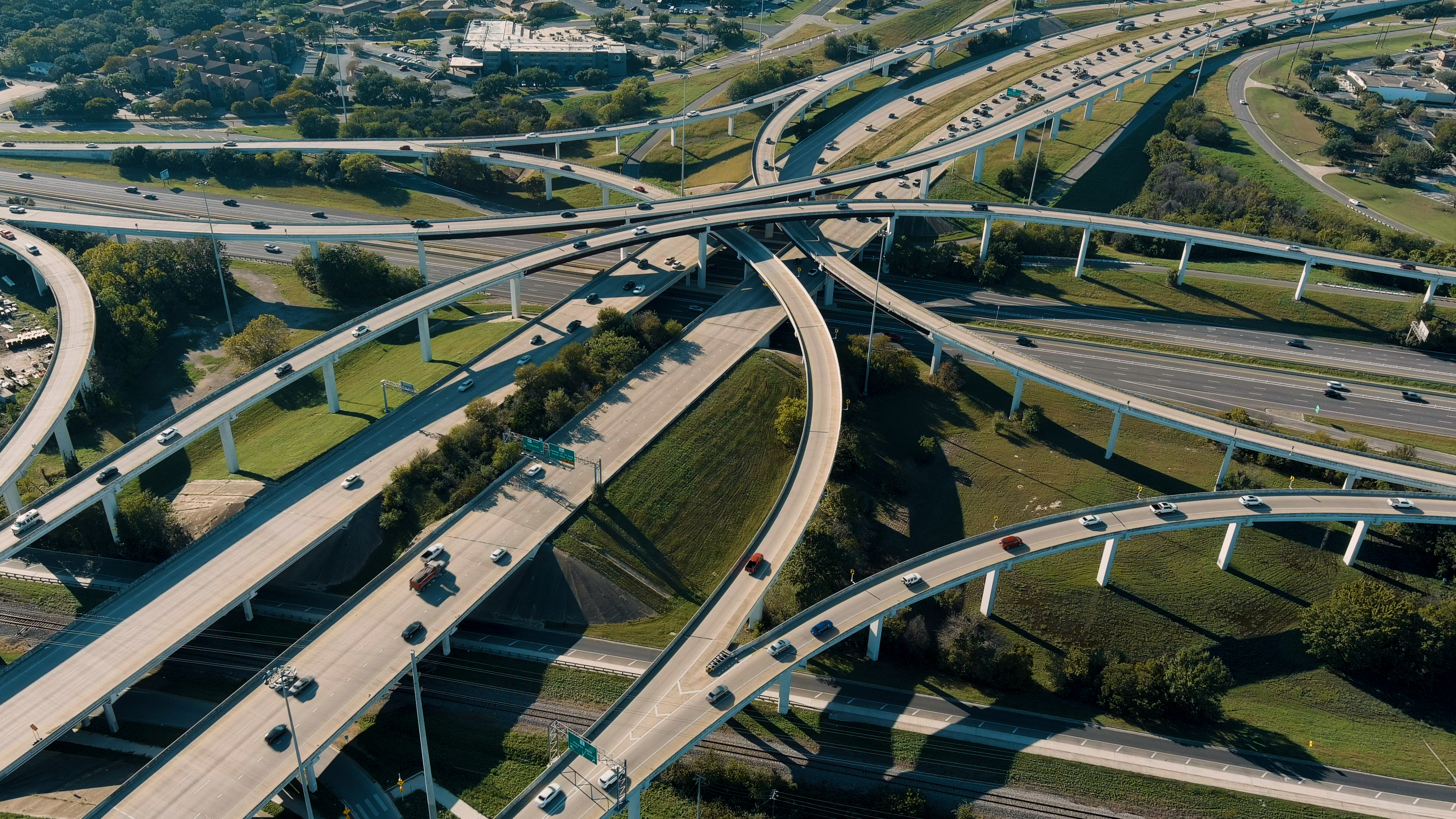 Traffic flowing on the existing interchange at Loop 1 MoPac and 183 North. 